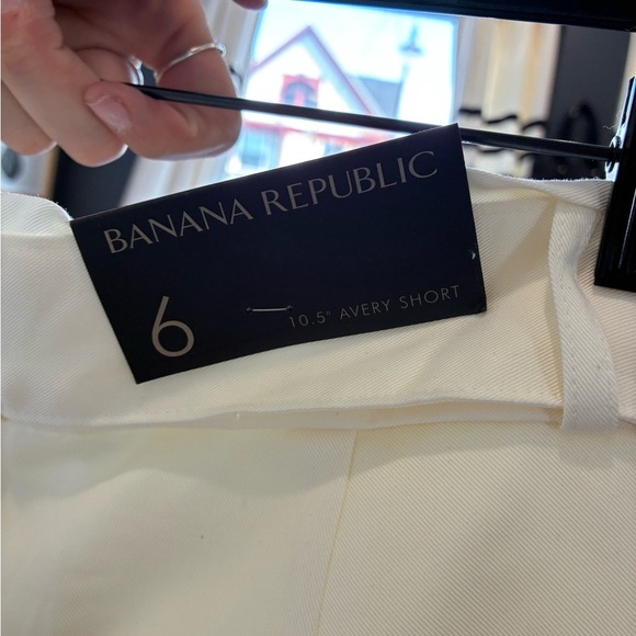 Banana Republic Cream High Waist Avery 10.5 Shorts NWT size 6 - Picture 2 of 2